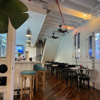 Pizzeria Republica - Inside bar - Pizza Near Me - Los Angeles, California