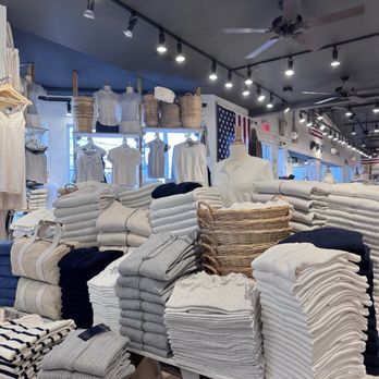 Brandy Melville - Interior - Women's Clothing Near Me - Delray Beach, Florida