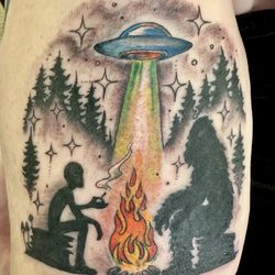 Oregon City Tattoo - Bigfoot meeting with alien