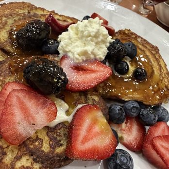 Another Broken Egg Cafe - Bacon & Chorizo Omelette - Breakfast & Brunch Near Me - Houston, Texas