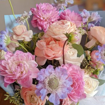Flower Feelings - Designer's choice bouquet, requested peaches and blues - Florists Near Me Flower Feelings - Designer's choice bouquet, requested peaches and blues - Florists Near Me