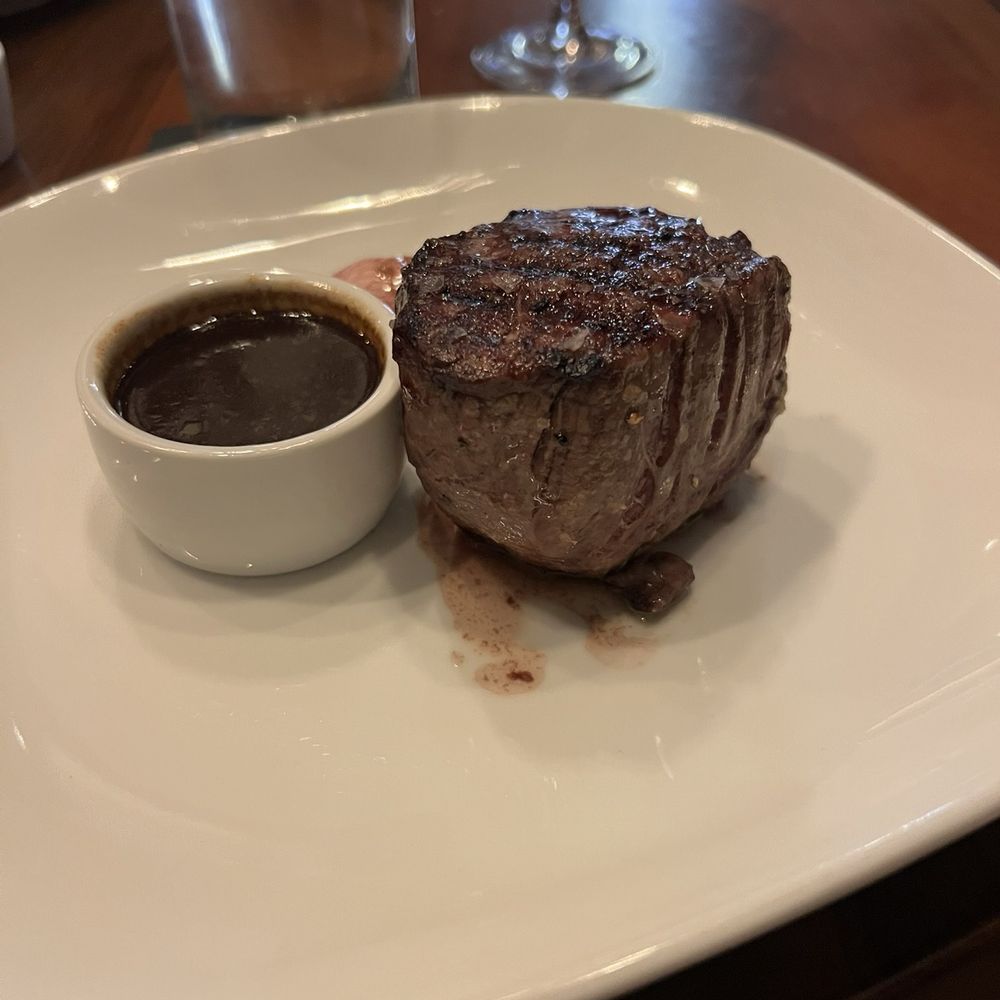 Cuts Steakhouse - Petite filet - Steakhouses Near Me - Suwanee, Georgia