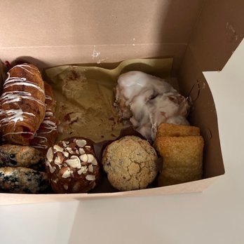 DeEtta's Bakery - Bakeries Near Me - Naperville, Illinois DeEtta's Bakery - Bakeries Near Me - Naperville, Illinois