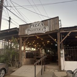 La Pizza Nostra - Entrance low key local