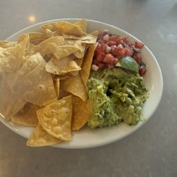 Guacamole & chips - very lime-y