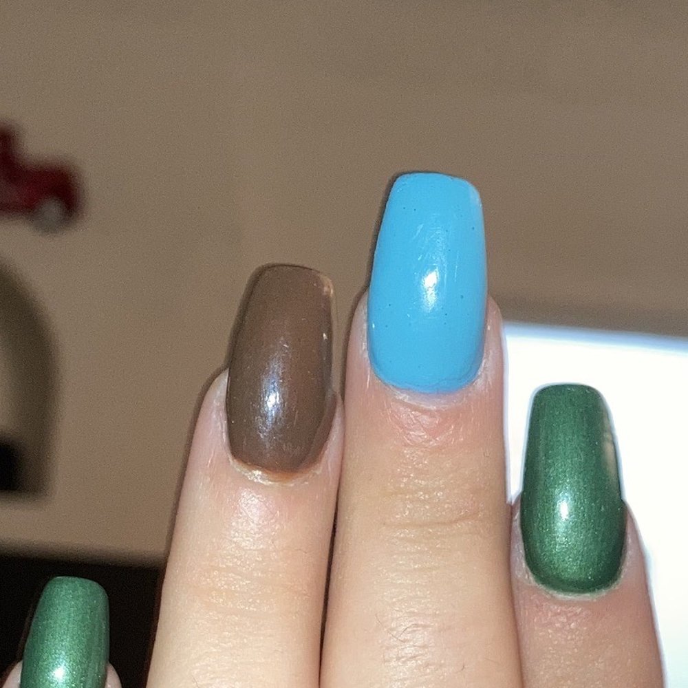 Tami's - the middle finger is the most crooked but theyre not even all the same size/shape - Nail Salons Near Me - Long Beach, California Tami's - the middle finger is the most crooked but theyre not even all the same size/shape - Nail Salons Near Me - Long Beach, California