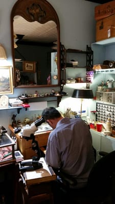 Martine's Antiques by null