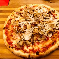 Ae Veste - Chicken onion pizza