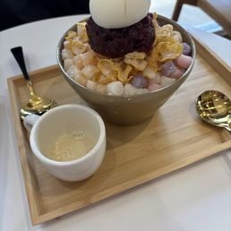Red bean shave ice. 팥빙수 Red bean shave ice. 팥빙수