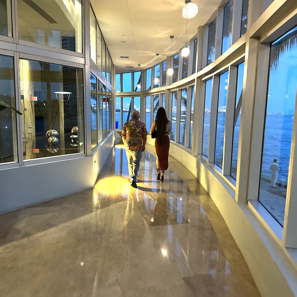 Il Gabbiano - Beautiful Walkway Entry - Italian Near Me - Miami, Florida