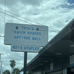 Thias Knick Knacks - Sign by front door