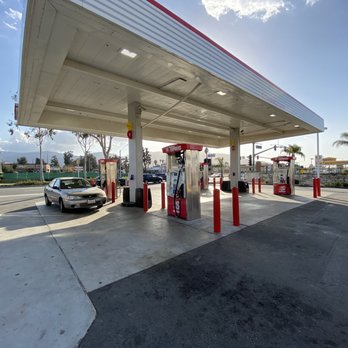 Speedway Express Gas Station - a car at a gas station - Gas Stations Near Me - Corona, California Speedway Express Gas Station - a car at a gas station - Gas Stations Near Me - Corona, California