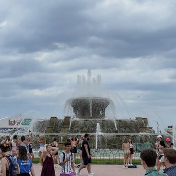 Buckingham Fountain - Landmarks & Historical Buildings Near Me - Chicago, Illinois Buckingham Fountain - Landmarks & Historical Buildings Near Me - Chicago, Illinois