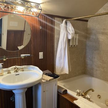 Pasfield House - The Hive bathroom - Hotels Near Me - Springfield, Illinois