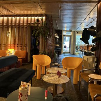 Gemini Room - sitting area - Bars Near Me - Seattle, Washington Gemini Room - sitting area - Bars Near Me - Seattle, Washington