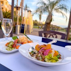 Dolphin Bay Resort & Spa - Seared Ahi Tuna and Roasted Beet Salad