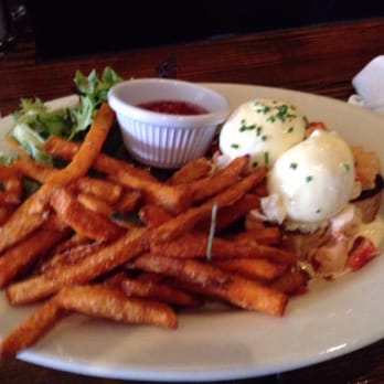 Alfie's - Lobster eggs Benedict - New American Near Me - New York, New York