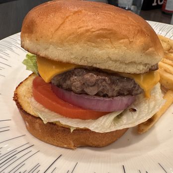 Rolling Green Village - They make a pretty good cheeseburger! - Retirement Homes Near Me - Greenville, South Carolina Rolling Green Village - They make a pretty good cheeseburger! - Retirement Homes Near Me - Greenville, South Carolina