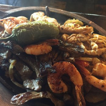Los Compadres - Combo Fajita Plate - Mexican Near Me - Norwalk, California Los Compadres - Combo Fajita Plate - Mexican Near Me - Norwalk, California