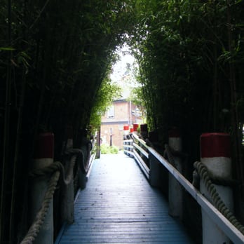 Flo's Clam Shack - Very weird bamboo - Seafood Near Me - Middletown, Rhode Island