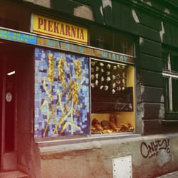 Piekarnia Mechaniczna i Wyrób Ciastek - Niepozornie wyglądająca piekarnia z ulicy