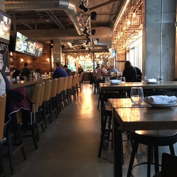 Hunters Landing - Bar Dining room - Comfort Food Near Me - Toronto, Ontario Hunters Landing - Bar Dining room - Comfort Food Near Me - Toronto, Ontario