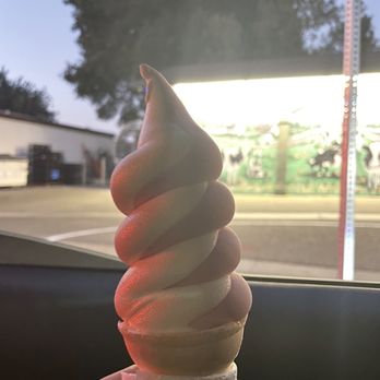 Meadowlark Dairy - Vanilla and strawberry swirl - Ice Cream & Frozen Yogurt Near Me - Pleasanton, California Meadowlark Dairy - Vanilla and strawberry swirl - Ice Cream & Frozen Yogurt Near Me - Pleasanton, California