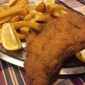 Oviedo - La milanesa rellena. De que? Y, de jamón y queso. Como corresponde. Y con fritas. Y con coca de botella de vidrio. Con hielo. - Restaurants Near Me - Buenos Aires, C