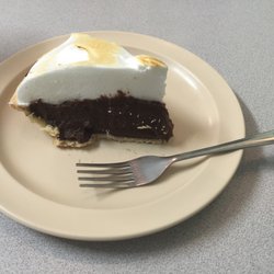 Boomarang Diner - Chocolate meringue pie