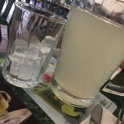 Los Bisquets Obregón - Fresh lemonade with mineral water