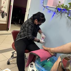 Lotus Nail Salon - Mommee getting pampered!
