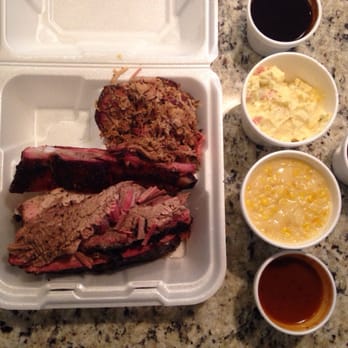 Killen's Barbecue - 3 meat plate : brisket, ribs, and pulled pork - Barbeque Near Me - Pearland, Texas Killen's Barbecue - 3 meat plate : brisket, ribs, and pulled pork - Barbeque Near Me - Pearland, Texas