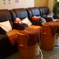 蔘藏薰蒸足療 - They have 10 seats in the store.