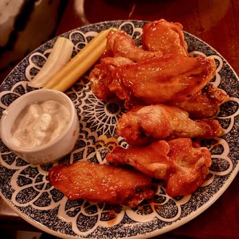 Black Swan - Honey Sriracha wings - perfect level of kick, skin could be crispier - Gastropubs Near Me - Asbury Park, New Jersey
