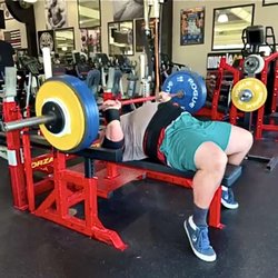 Kissimmee Muscle - Full powerlifting kit at Kissimmee Muscle includes competition benches, 3 deadlift platforms, calibrated kg and lb plates and a mono lift