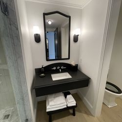 Longfellow Hotel - Vanity