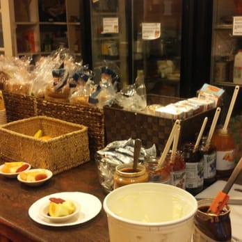 Adelaide Hostel - Breakfast bar - Hostels Near Me - San Francisco, California Adelaide Hostel - Breakfast bar - Hostels Near Me - San Francisco, California