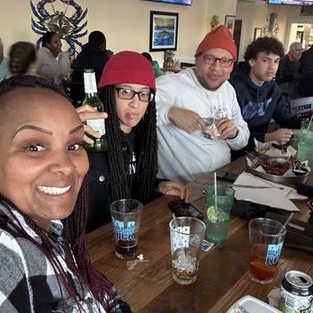 Rhett's Bar And Grill - Casual afternoon at Rhett's bar and grill - Seafood Near Me - Gordonsville, Virginia