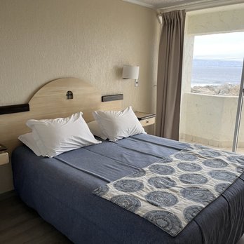 MR Mar Suites - Main bedroom. - Hotels Near Me - Renaca, VS