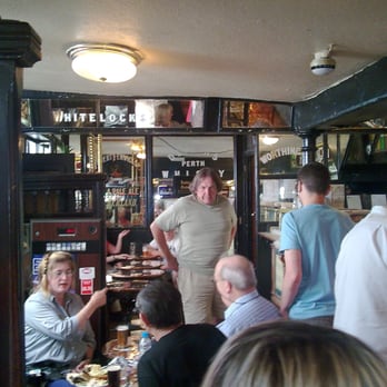 Whitelock's First City Luncheon Bar - Pubs Near Me - Leeds, XWY