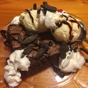 Cattlemens - Cow pie brownie with ice cream.  Brownie was too cakey.  I didn't like it. - Steakhouses Near Me - Livermore, California