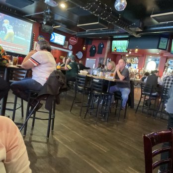 The Local 907 - TVs everywhere for football! - Pubs Near Me - Renton, Washington