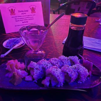 Kahuna Tiki Tu - Scallop Roll - falls apart when you pick it up. - Sushi Bars Near Me - Valley Village, California Kahuna Tiki Tu - Scallop Roll - falls apart when you pick it up. - Sushi Bars Near Me - Valley Village, California
