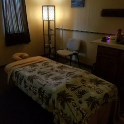 Alysia Snyder, LMT - Treatment table