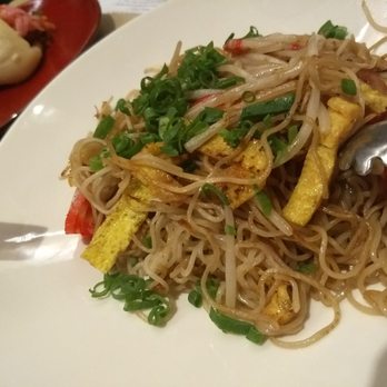 Star Noodle - Fried saimin - Asian Fusion Near Me - Lahaina, Hawaii
