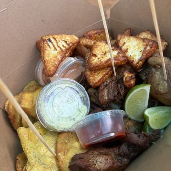 Hasta La Tambora - Picalonga Personal - Food Trucks Near Me - Tampa, Florida Hasta La Tambora - Picalonga Personal - Food Trucks Near Me - Tampa, Florida