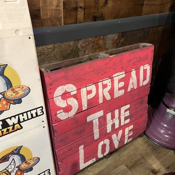 Great White Pizza - Decor - Pizza Near Me - Panama City Beach, Florida