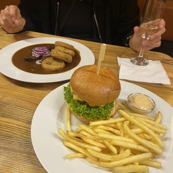 Holešovická Kozlovna - Goulash and jalapeño burger - Brasseries Near Me - Praha-7, Puerto Rico Holešovická Kozlovna - Goulash and jalapeño burger - Brasseries Near Me - Praha-7, Puerto Rico