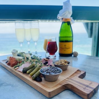 Driftwood Kitchen - Seafood Near Me - Laguna Beach, California Driftwood Kitchen - Seafood Near Me - Laguna Beach, California