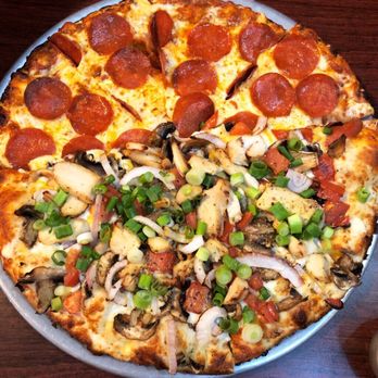Round Table Pizza - Medium (half chicken & garlic and pepperoni) 8 slices. - Pizza Near Me - San Jose, California Round Table Pizza - Medium (half chicken & garlic and pepperoni) 8 slices. - Pizza Near Me - San Jose, California
